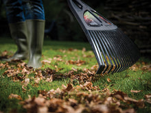 Load image into Gallery viewer, Fiskars Classic Large Leaf Rake