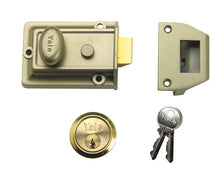 Load image into Gallery viewer, Yale Locks 77 Traditional Nightlatch